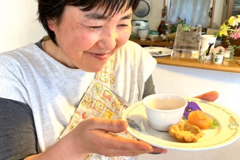 夜な夜なお菓子を食べてました。（田村智子さん、50代、埼玉県）のイメージ